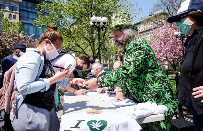 Free Marijuana Cigarettes Handed to COVID-19 Vaccinated People in New York