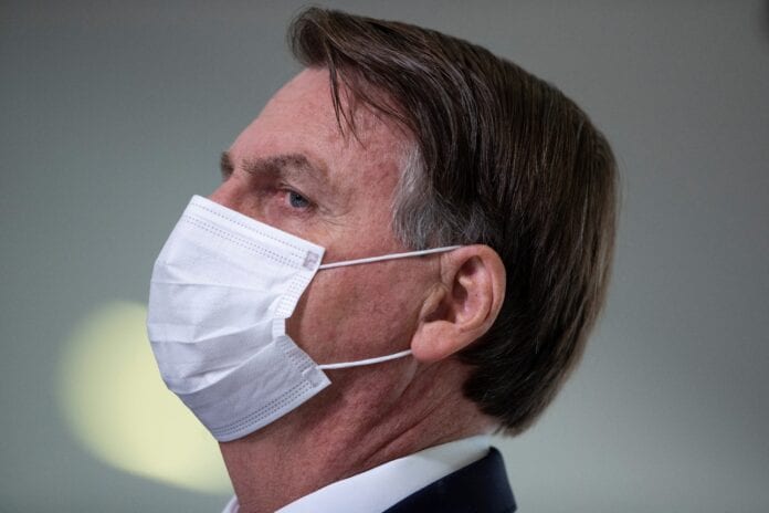 Presidente brasileño Jair Bolsonaro en rueda de prensa