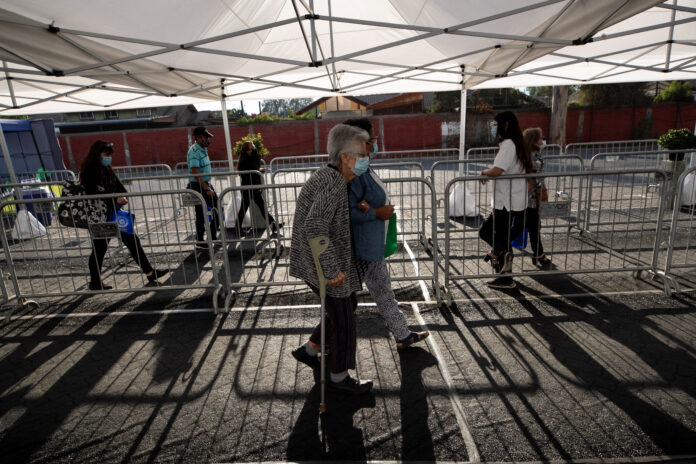 Casos nuevos se disparan en Chile a 7.084, la mayor cifra de toda la pandemia
