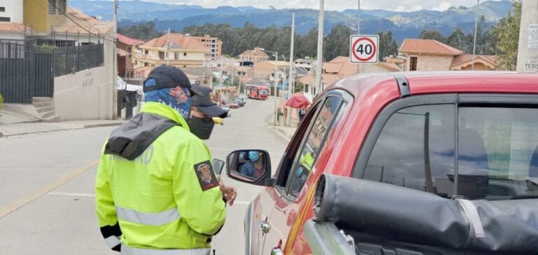 La ANT extiende el permiso de circulación vehicular con licencias caducadas hasta diciembre del 2021