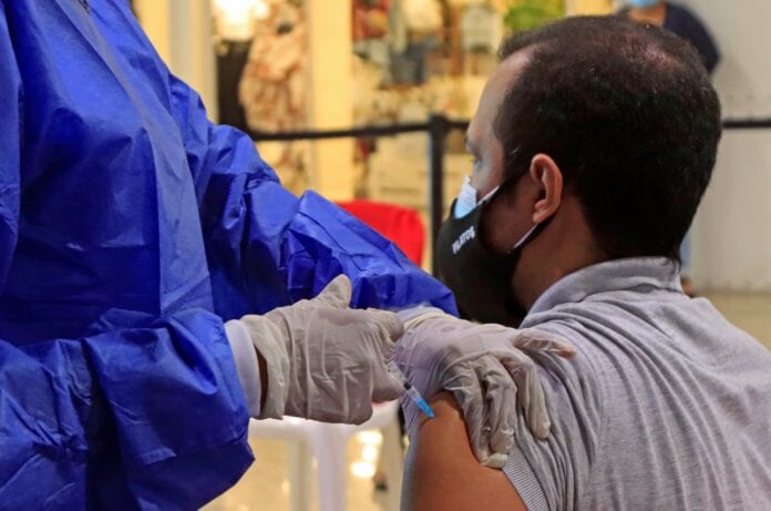 Petición masiva para que se negocien vacunas anticovid a bajo precio en la OMC