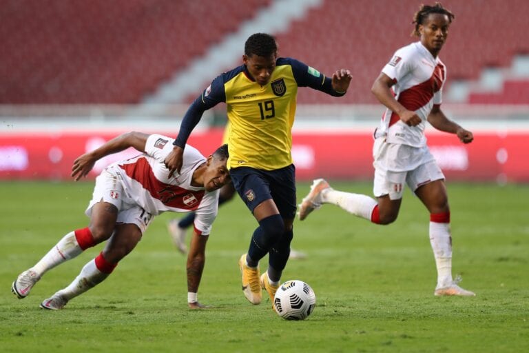 Ecuador pierde ante Perú y se complica en eliminatorias sudamericanas