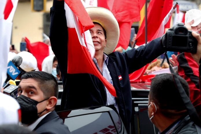 Castillo adelanta a Fujimori en recuento de votos por la Presidencia de Perú