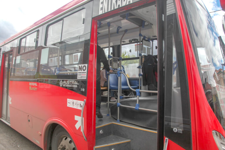 Transportistas insisten en revisión de la tarifa de los buses urbanos en Cuenca
