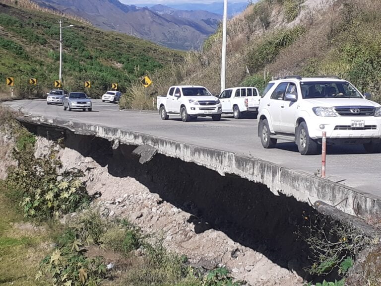 En riesgo el tramo Girón-Santa Isabel por socavamientos