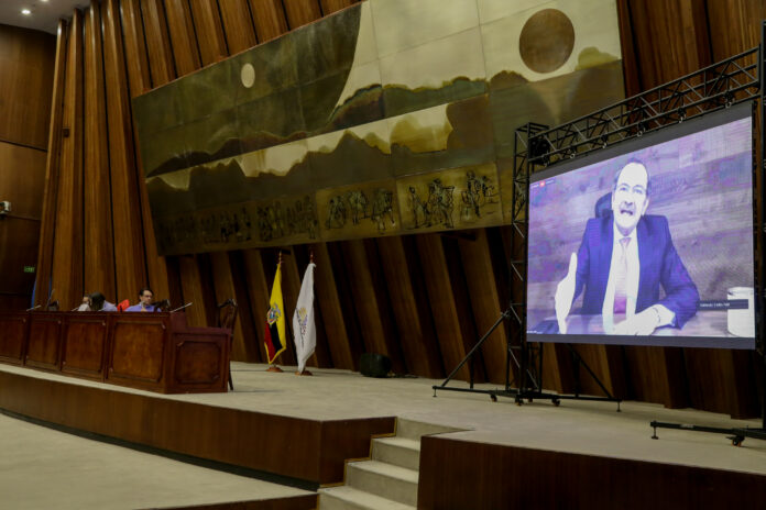 carlos-polit-comision-fiscalizacion- 1-8A 3 coles asamblea