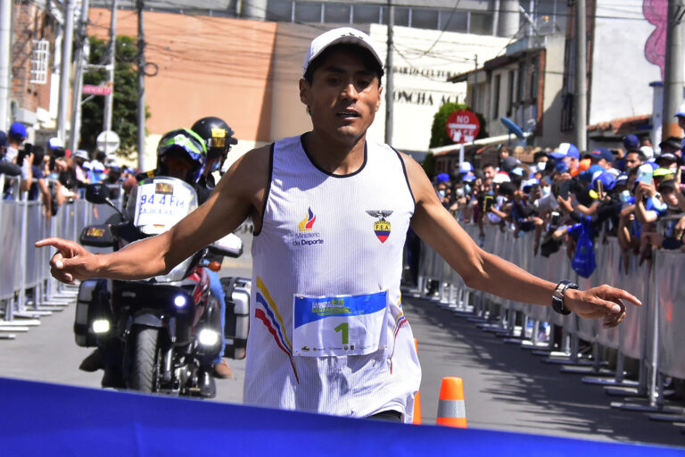 Azuayo Christian Vásconez gana la San Silvestre colombiana