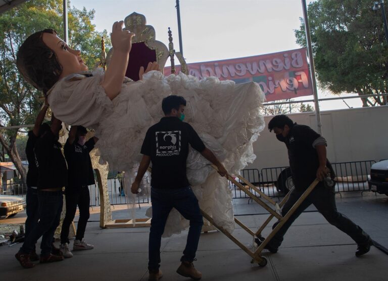 Artesanos mexicanos celebran el regreso del Niño Dios a pesar de la pandemia