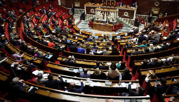 El Parlamento francés aprueba el pasaporte de vacunas