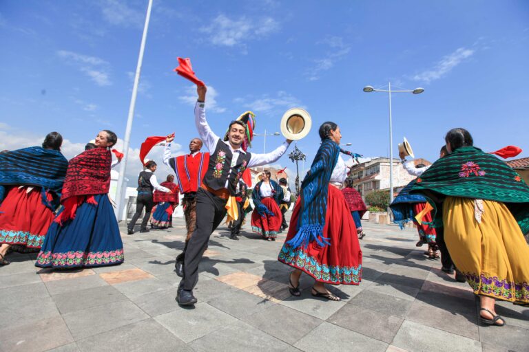 El carnaval regresa a los espacios públicos de Cuenca