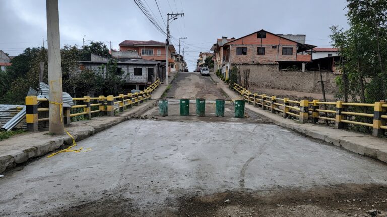 En Girón se evalúa estado de los puentes sobre el río El Chorro tras colapso de una estructura