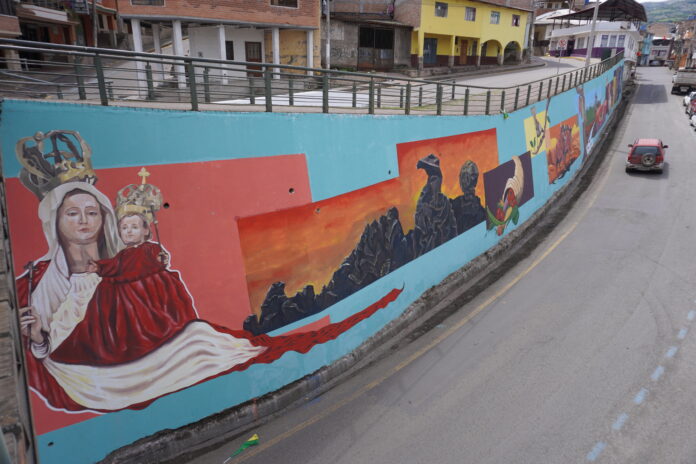 1 -7A..3 COLES...MURAL EN SANTA ISABEL..CORTESIA...
