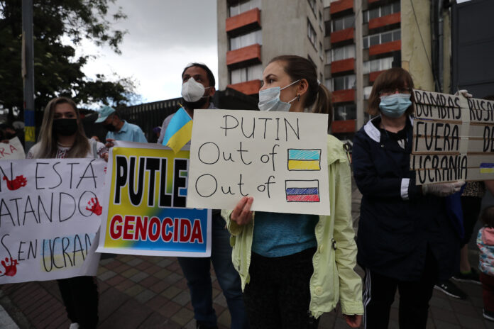 En Ecuador rechazan acción militar de Putín y piden paz para Ucrania