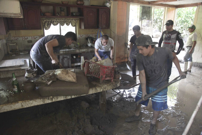 Aluvión alarma a Santa Isabel