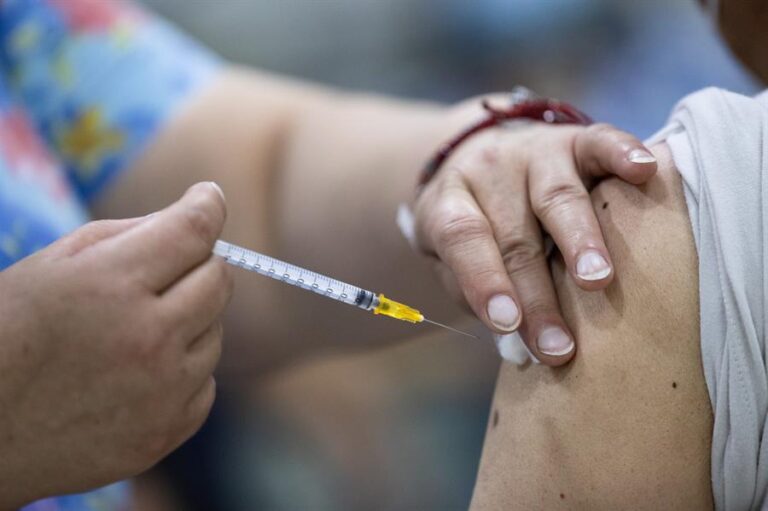 Luz verde en China para el análisis clínico de la vacuna contra la variante ómicron