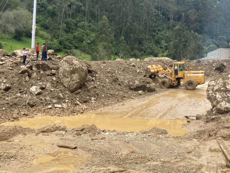 Caída de material vuelve a bloquear el paso en Marianza, Sayausí