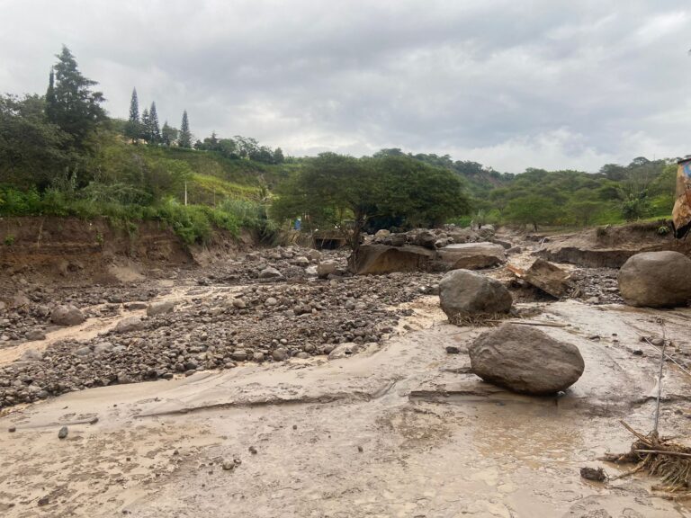 Aluvión deja destrozos en Santa Isabel