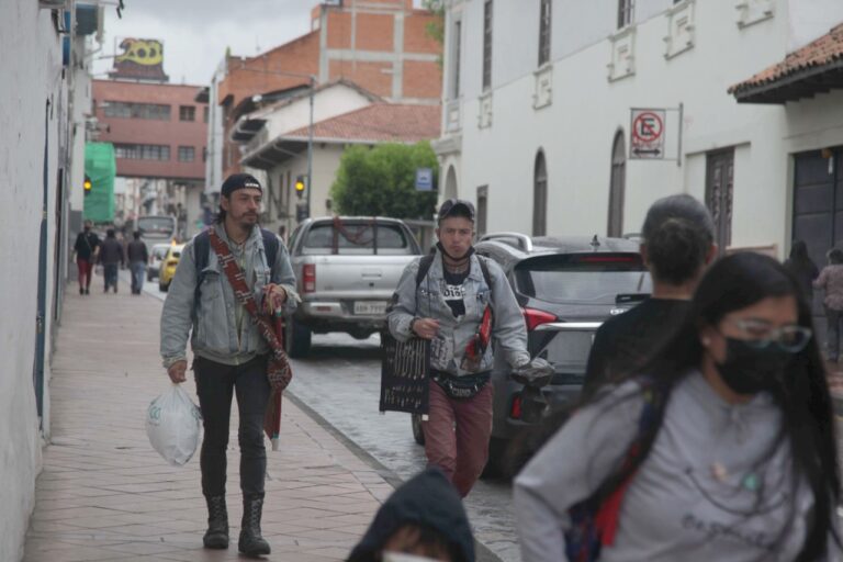 Reacciones ante eliminación de la mascarilla en Ecuador
