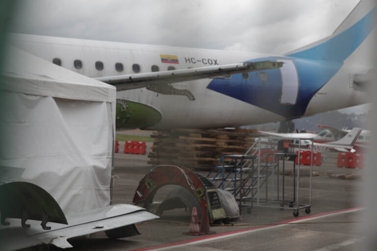 Avión de TAME se va y queda otro en el aeropuerto de Cuenca