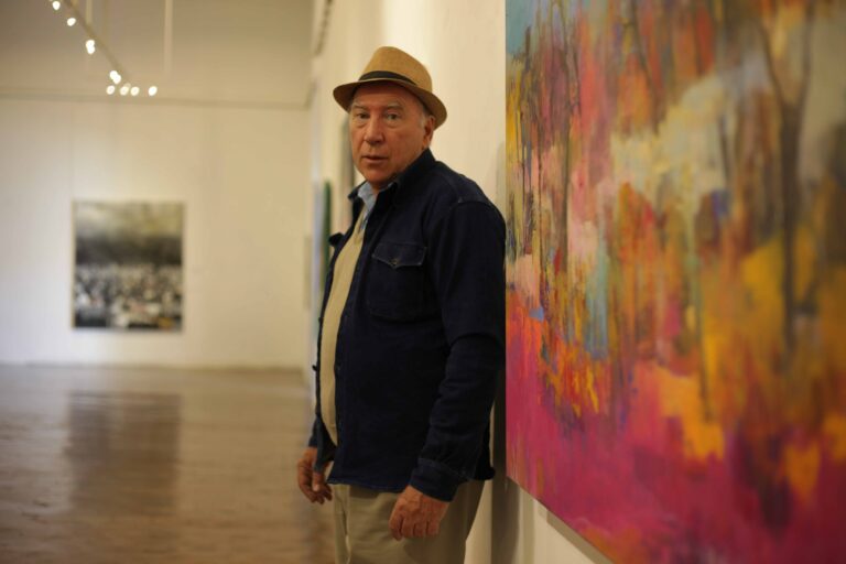 El pintor Ariel Dawi regresa con sus paisajes, historias y fragmentaciones al Museo de Arte Moderno