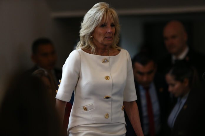 Primeras damas de Ecuador y EE.UU. hablan de educación, pandemia y democracia