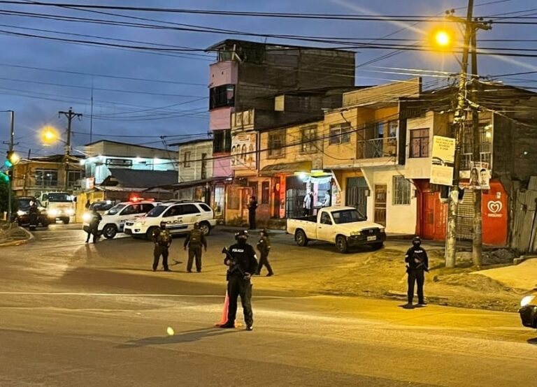 Varios detenidos en Esmeraldas por presunta trata de personas para formación paramilitar