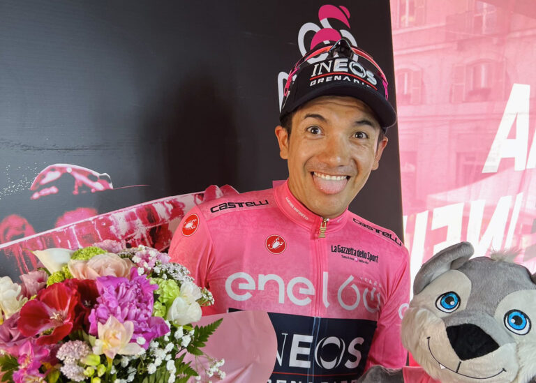 Richard Carapaz es el nuevo líder del Giro