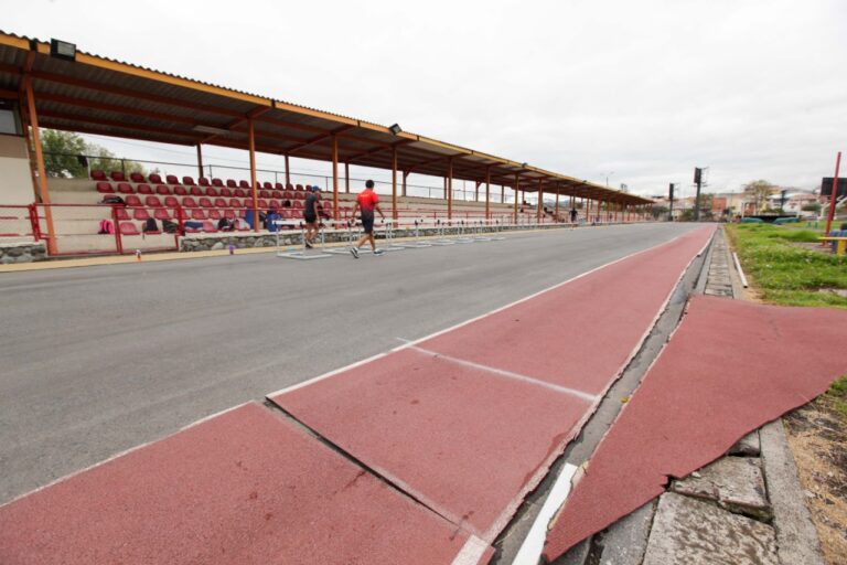Federación Deportiva del Azuay confirma que «hay errores constructivos» en la pista atlética Jefferson Pérez
