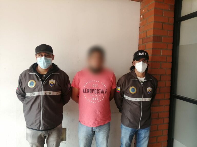 Policía detiene a presunto coyotero en Cuenca