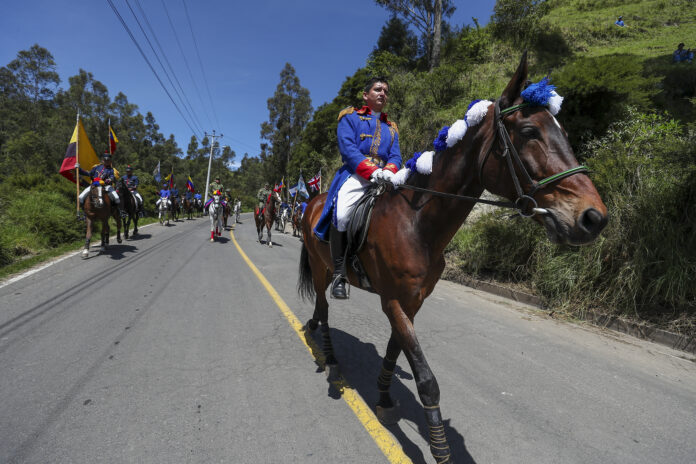 Cabalgata recuerda en Ecuador a la libertaria Batalla del Pichincha de 1822