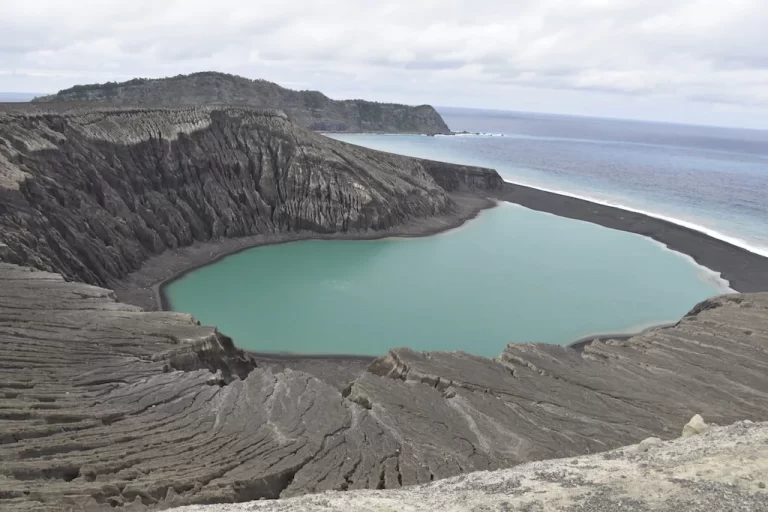 El volcán que provocó un tsunami en Tonga está «sorprendentemente» intacto