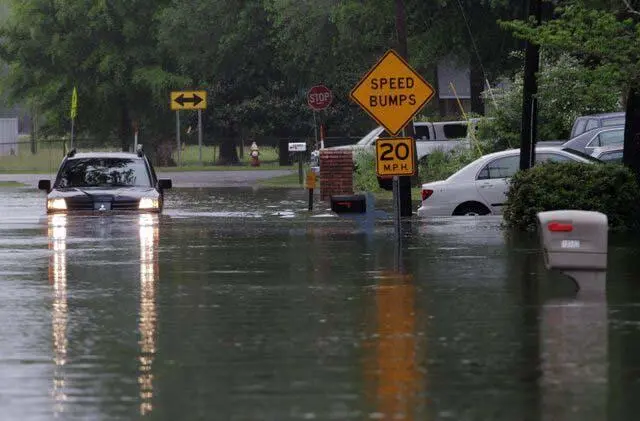 Inundaciones en Miami debido al paso de una potencial tormenta tropical -  Diario El Mercurio