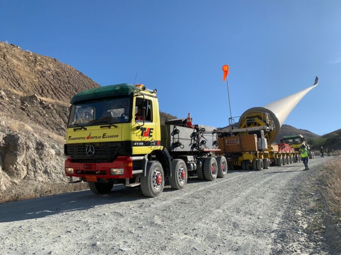 Las palas empezaron a trasportarse desde la semana pasada, desde Puerto Bolívar hasta San Sebastián de Yuluc.