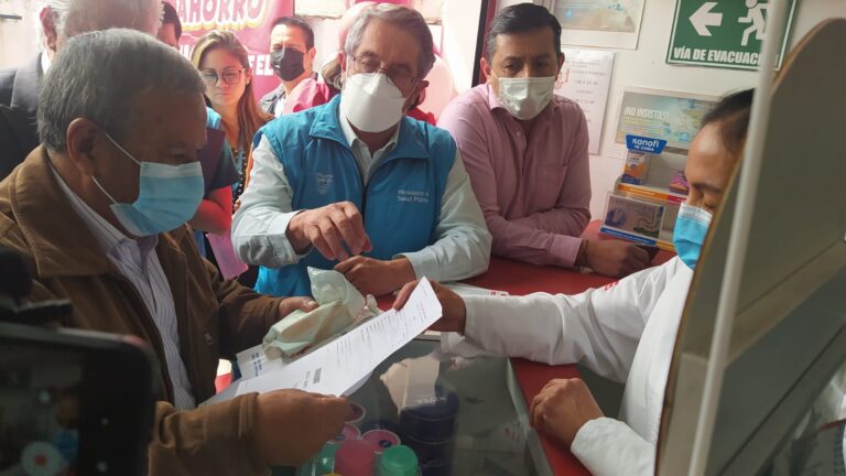 Paciente crónicos podrán recibir sus medicamentos en 23 farmacias privadas de Cuenca