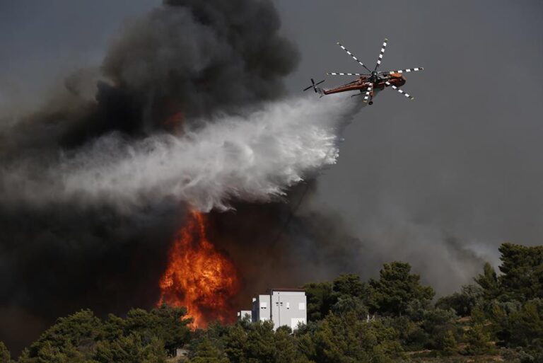 España, Italia, Francia y Grecia continúan luchando contra el fuego