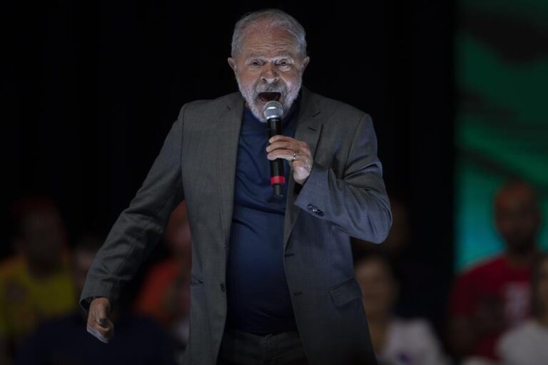 Juez ordena retirar noticias falsas que vinculan a Lula con mafias de presos
