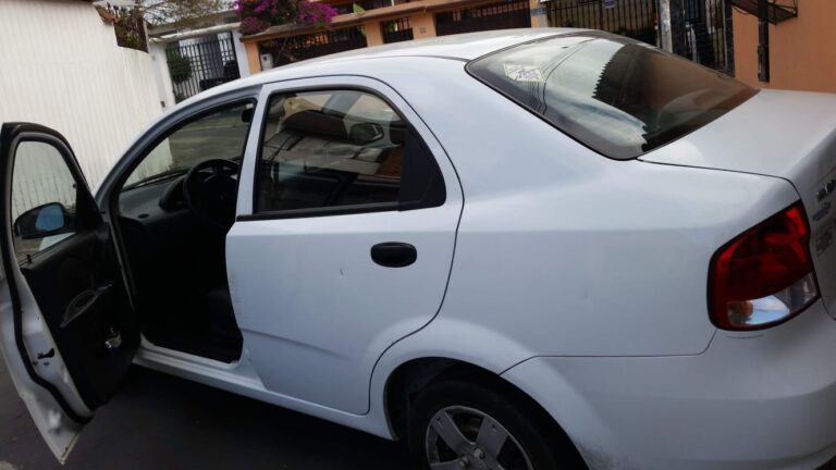 Agrupación delictiva sometió a propietario y robó un automóvil en Cuenca