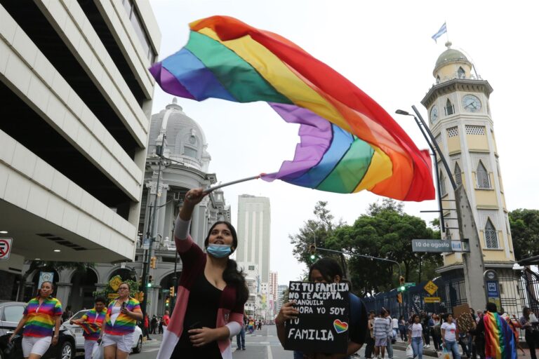 El orgullo LGTBI celebró su día en Guayaquil