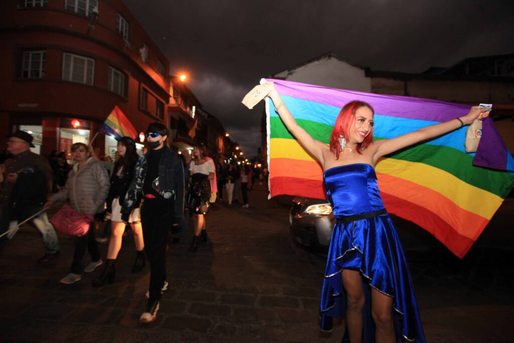 homosexuales-desfile- 3-1A 3 coles xca thumbnail