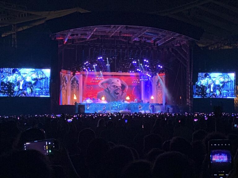 Iron Maiden desata la locura de más de 50.000 personas en Atenas