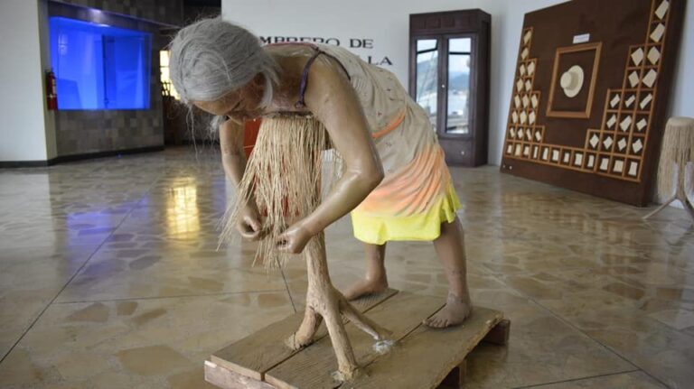 Museo de Ecuador recupera piezas y obras evacuadas tras el terremoto de 2016