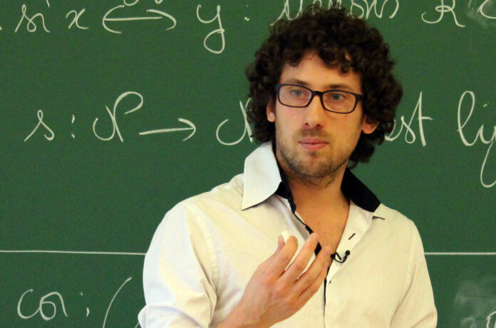 El matemático Hugo Duminil-Copin, profesor de la Universidad de Ginebra, fue galardonado con el Premio Fields de matemáticas.