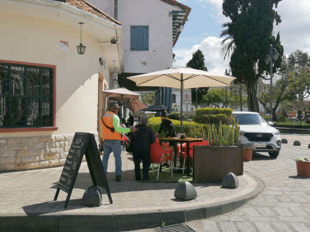 En la plaza Miguel León, más conocida como San Sebastián, se puede disfrutar de la comida del mundo con variados menús.