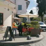 En la plaza Miguel León, más conocida como San Sebastián, se puede disfrutar de la comida del mundo con variados menús.