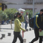 En la calles de la ciudad, se observa gente de se protege de los rayos ultravioletas, sobre todo en éstas épocas de intenso sol. XCA