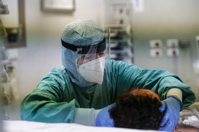 Pacientes con viruela del mono sufren complicaciones que requieren tratamiento médico, según estudio