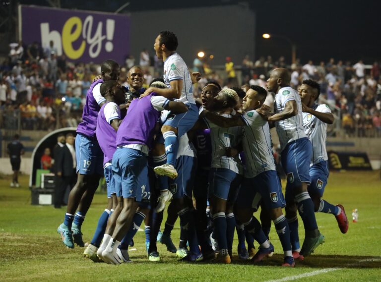 9 de Octubre sorprende al Aucas y entra al cuadrangular final de Copa Ecuador