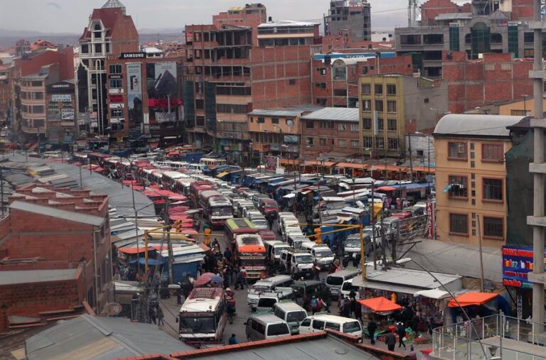 El contrabando de vehículos, un mal que socava economías de Bolivia y Chile