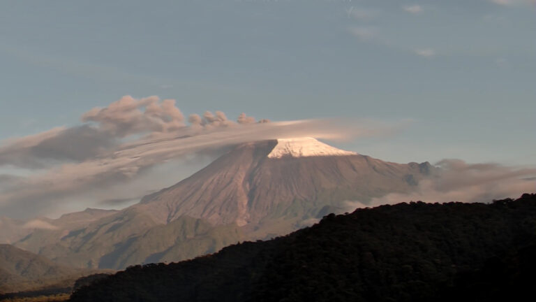 El volcán Sangay de Ecuador genera unas 185 explosiones en diez horas
