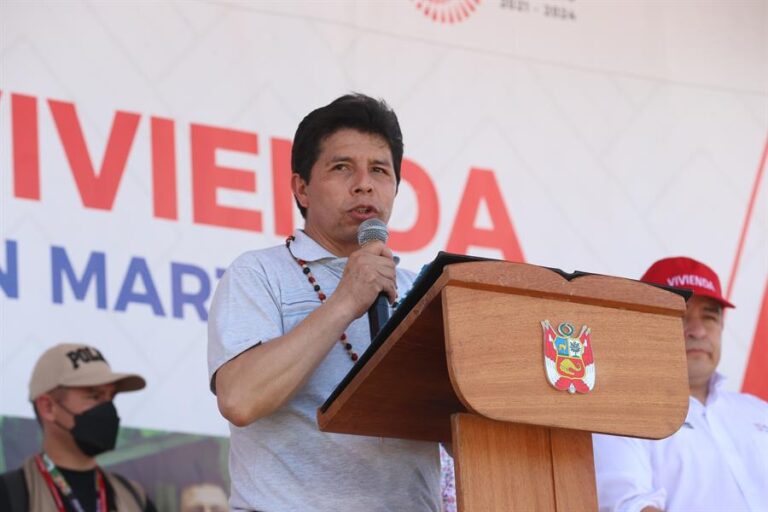 Presidente peruano pide dejar la «confrontación inútil»